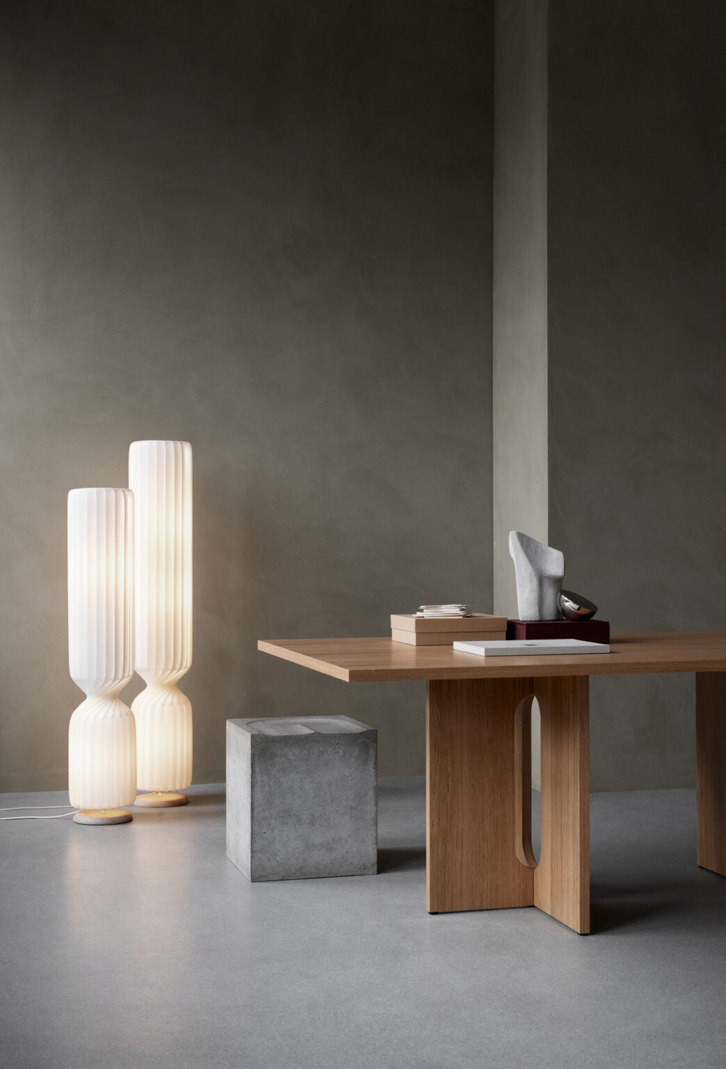 TR41 Floor Lamp, PC Nonwoven 127x25 cm