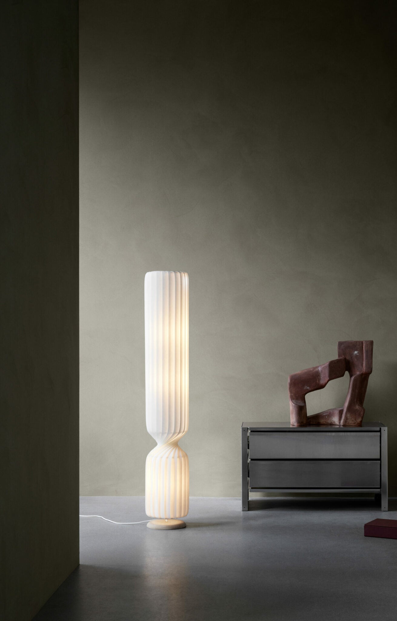 TR41 Floor Lamp, PC Nonwoven 147x25 cm